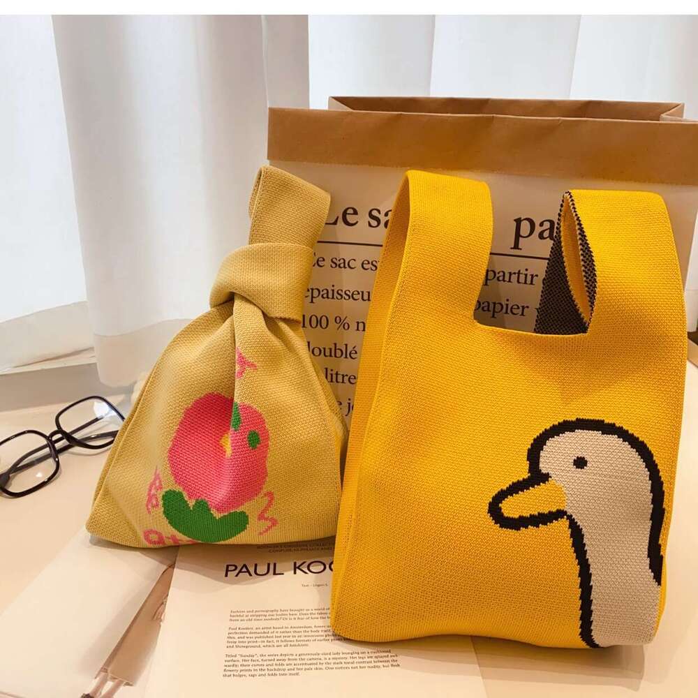Internet famous flower cartoon knitted Japanese and Korean woven shoulder underarm new women's bag, tote bag