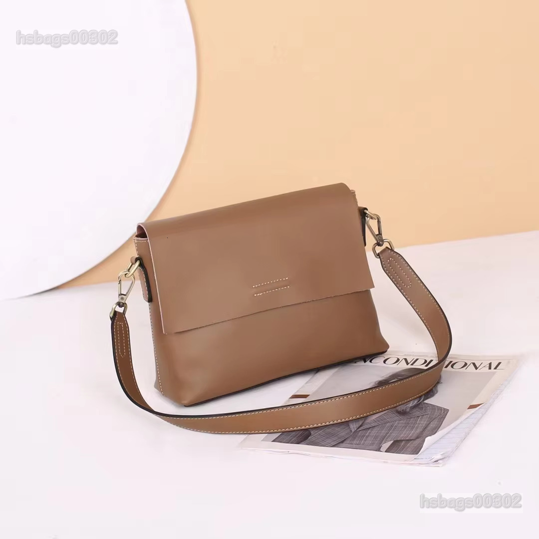 Women's Cowhide Handbag High Quality Large Capacity Soft Leather Envelope Crossbody Fashion Ladies Commuter Bag
