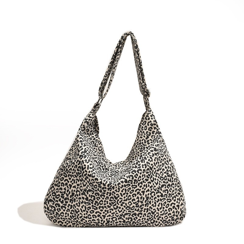 Fashionable Large Leisure Tote - Versatile Shoulder Bag Ideal for Spring Outings