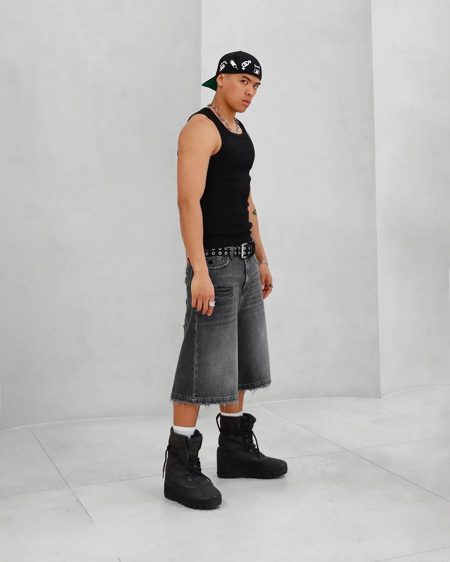 Gothic fashion American hip-hop retro hole burr loose denim shorts men Y2K summer Harajuku punk casual Jorts street wear 250120