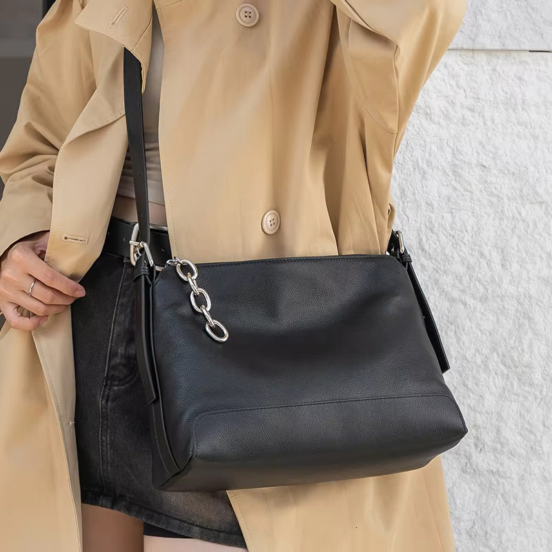 Leather Head Layer Cowhide 2025 Crossbody Shell Zipper Women's Designer Bag