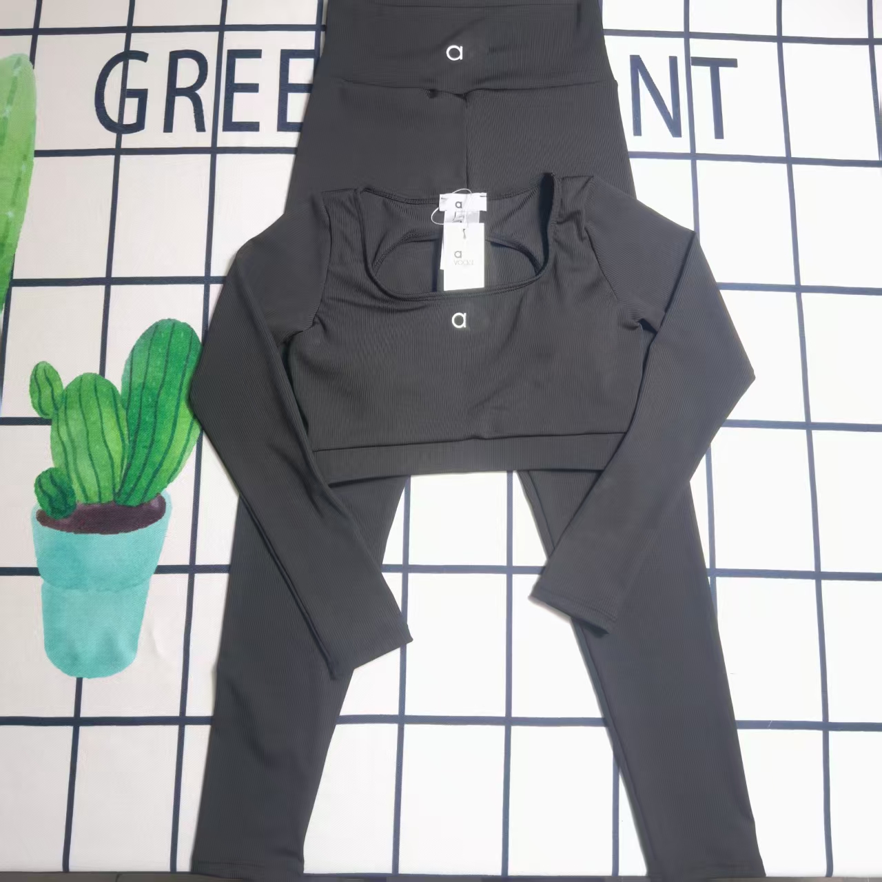 Womens Yoga Outfit … - image