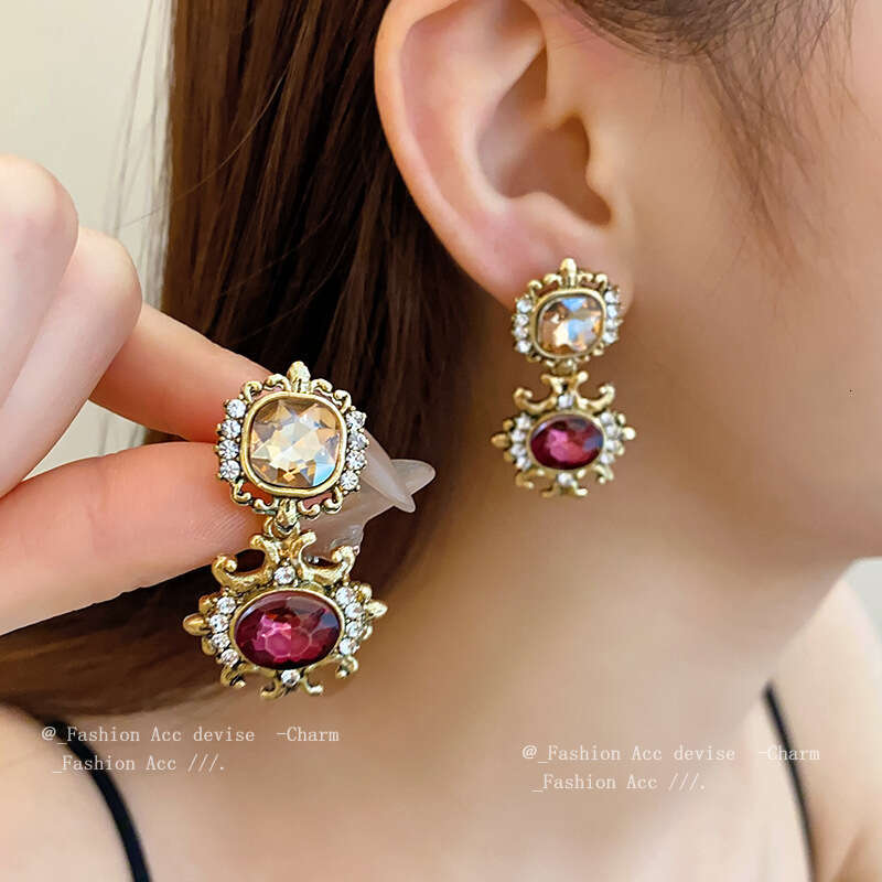 Designer necklace earring jewelry set high-end retro square splicing diamond inlaid necklace court style exquisite collarbone chain antique jewelry Pa