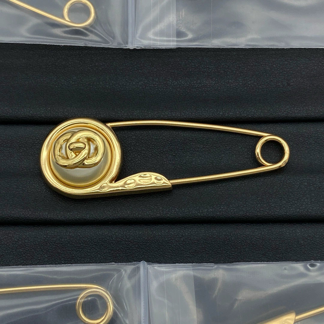 Designer brooch Fashion Women Pins Brooch Men Womens Brooch Brooches Pearl Pins Fashion Accessories Gifts