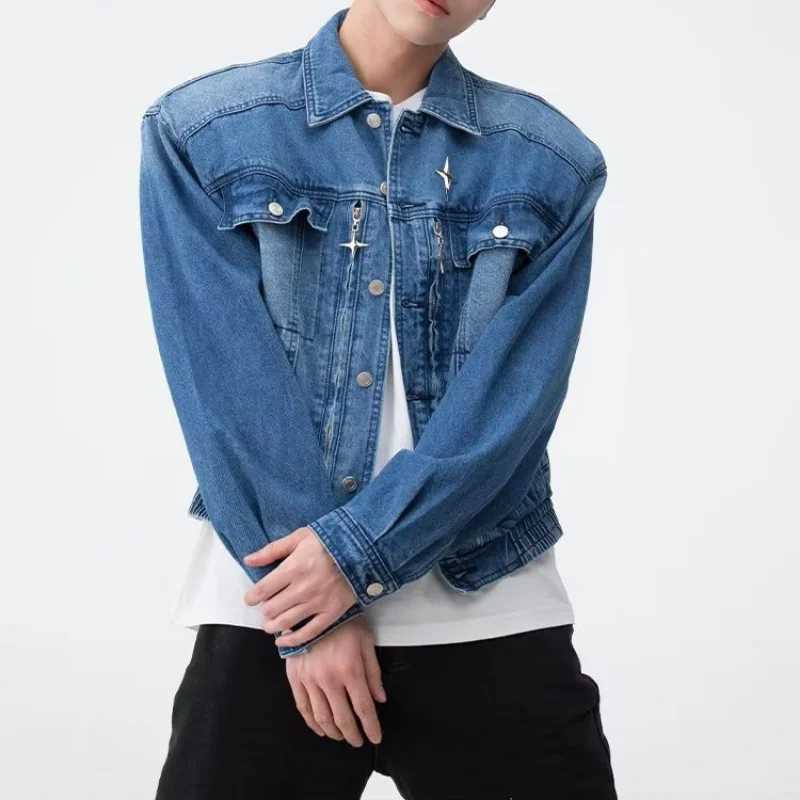 Mens Clothing American Vintage Blue Denim Jacket Loose Outwear Men Wide Shoulder Short Jeans Coats Casual Pockets High Streetwear X250213