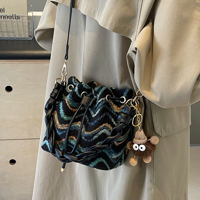 Bohemian style portable bucket for women in 2024, new trendy shoulder bag, high-end and stylish crossbody bag swissmilitary