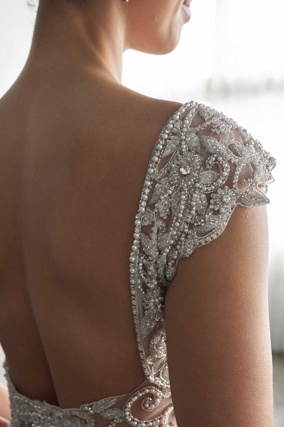 Gorgeous A-line Wedding Dresses Long Sleeves Flower Appliques Short Sleeve High Side lace Up Court Gown Custom Made Plus Size Bridal Dress Vestidos De