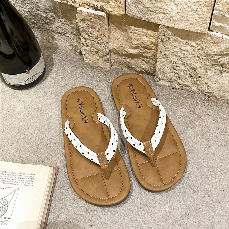 2025 hot new free shipping designer slippers for womens flat slippers black white Summer new beach flip flops