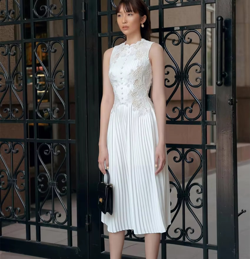 Fashion White Rose Wer Embroidery Pleated Dress 2024 New Summer Women O Neck Sleeveless Lace Patchwork Chiffon Midi Vestidos