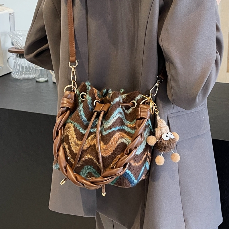 Bohemian style portable bucket for women in 2024, new trendy shoulder bag, high-end and stylish crossbody bag swissmilitary