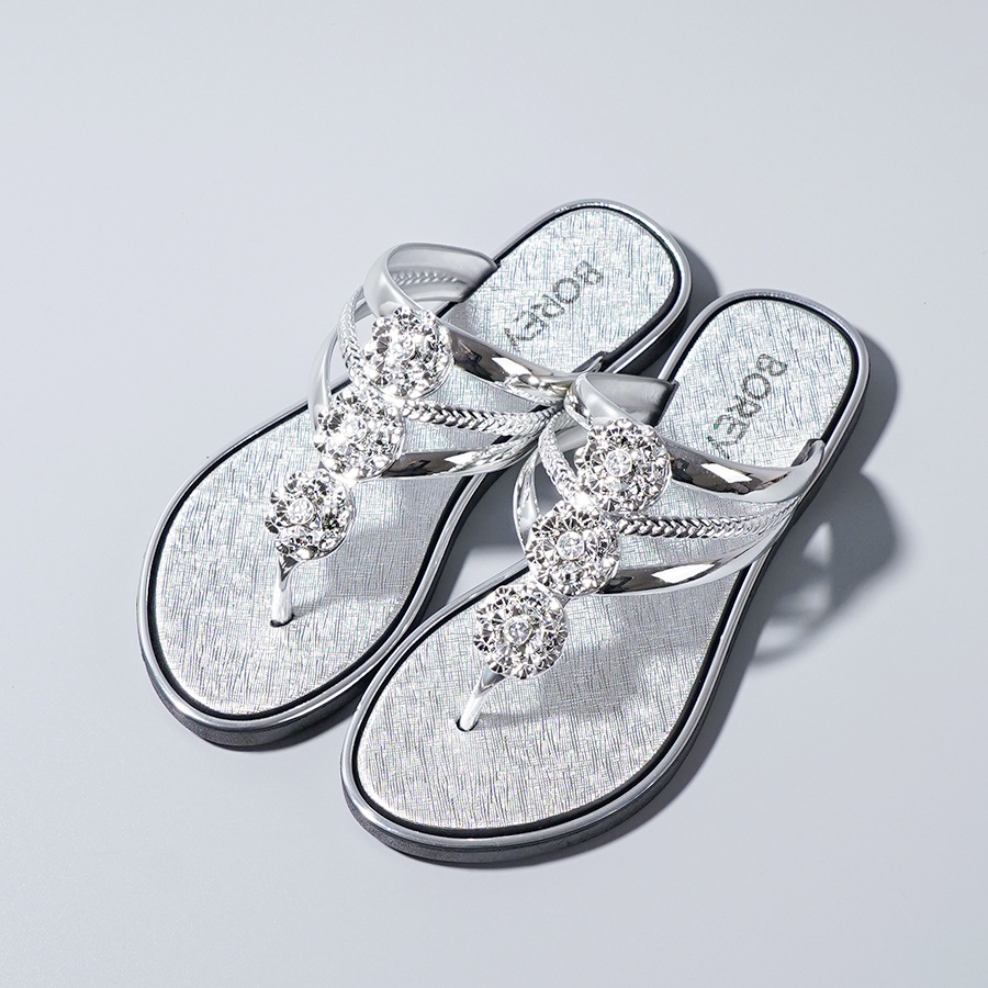 2025 free shipping designer slippers for womens flat slippers black sliver rose red champagne Summer new beach leisure flip flops