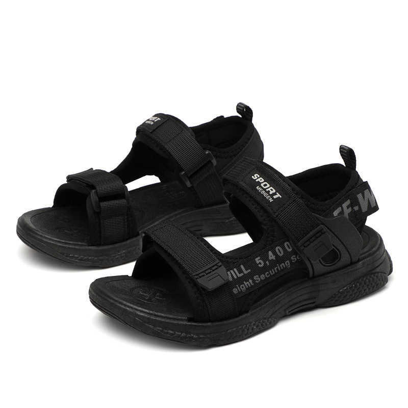 Sandals Boys Sandals 2024 Summer Childrens Sandals Fashion Lightweight Childrens Beach Shoes Solid Boys Shoes Trendy H250212