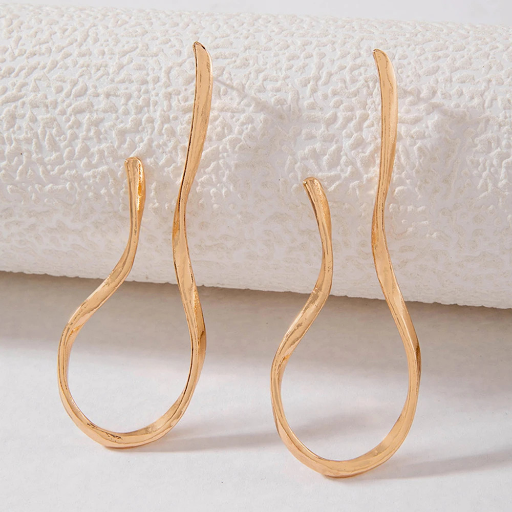 Exaggerated Irregular Line Large Pendant Earrings for Women Minimalism Asymmetric Distortion Personalized Accessories Fashion Jewelry 250210