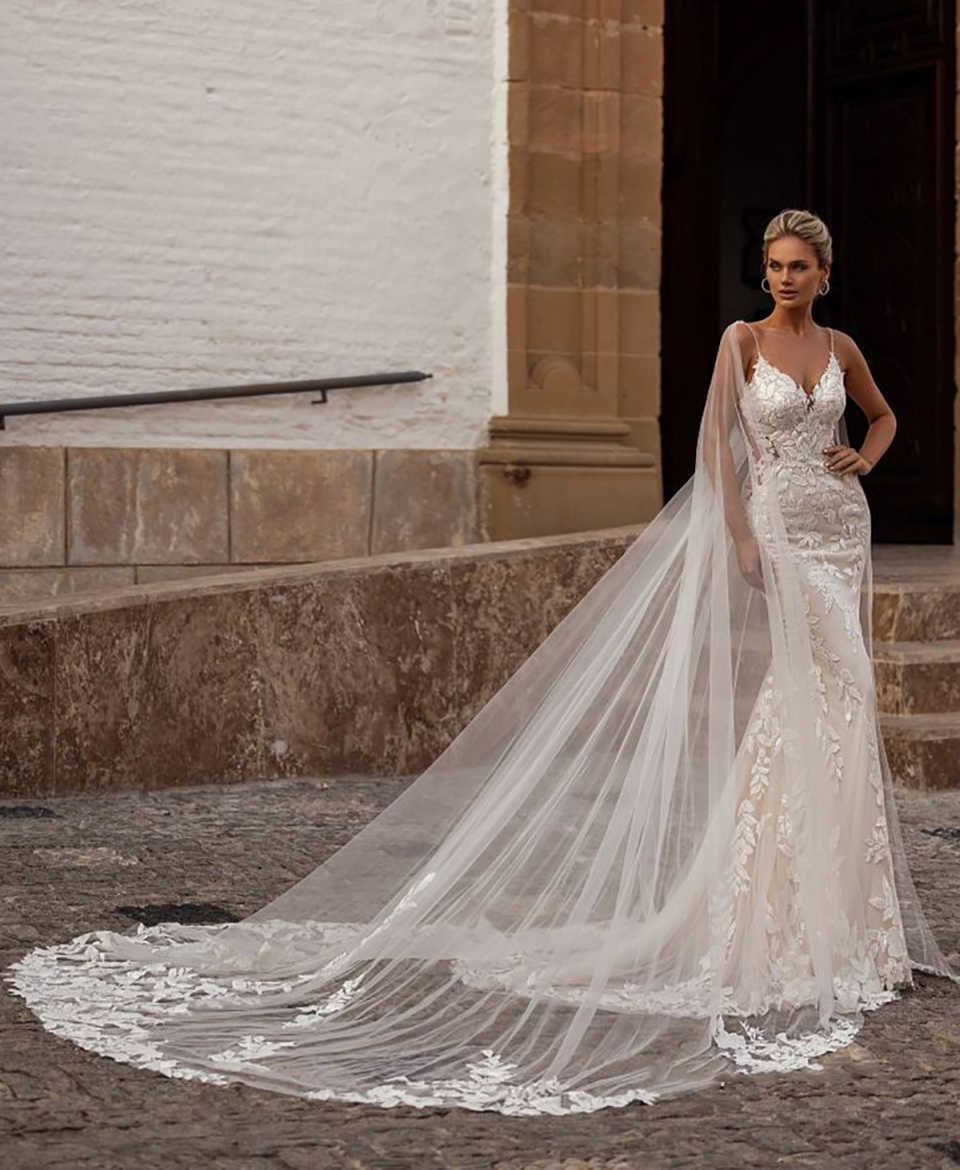 Elegant Plunging Neckline Mermaid Wedding Dresses With Spaghetti Strap Delicate Sash Appliques Bridal Gowns Sweep Train Backless Vestido de novia