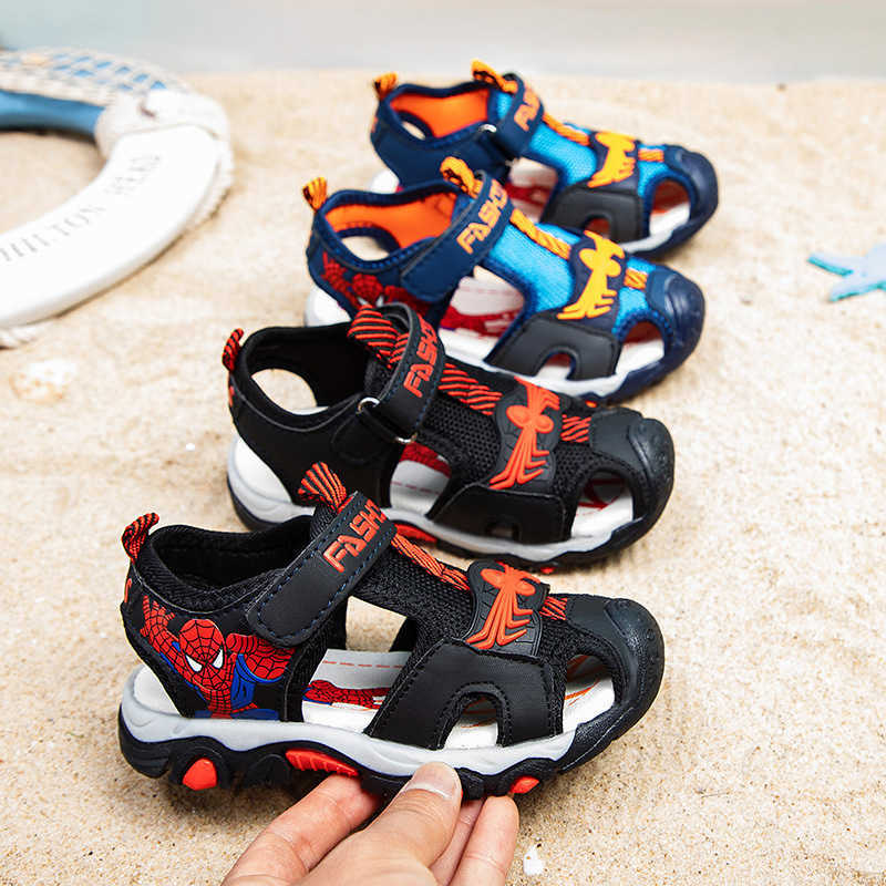 Sandals Boys Baotou Sandals 2025 New Summer Childrens Spider Man Sandals Soft Bottom Non slip Primary School Beach Sandals H250212