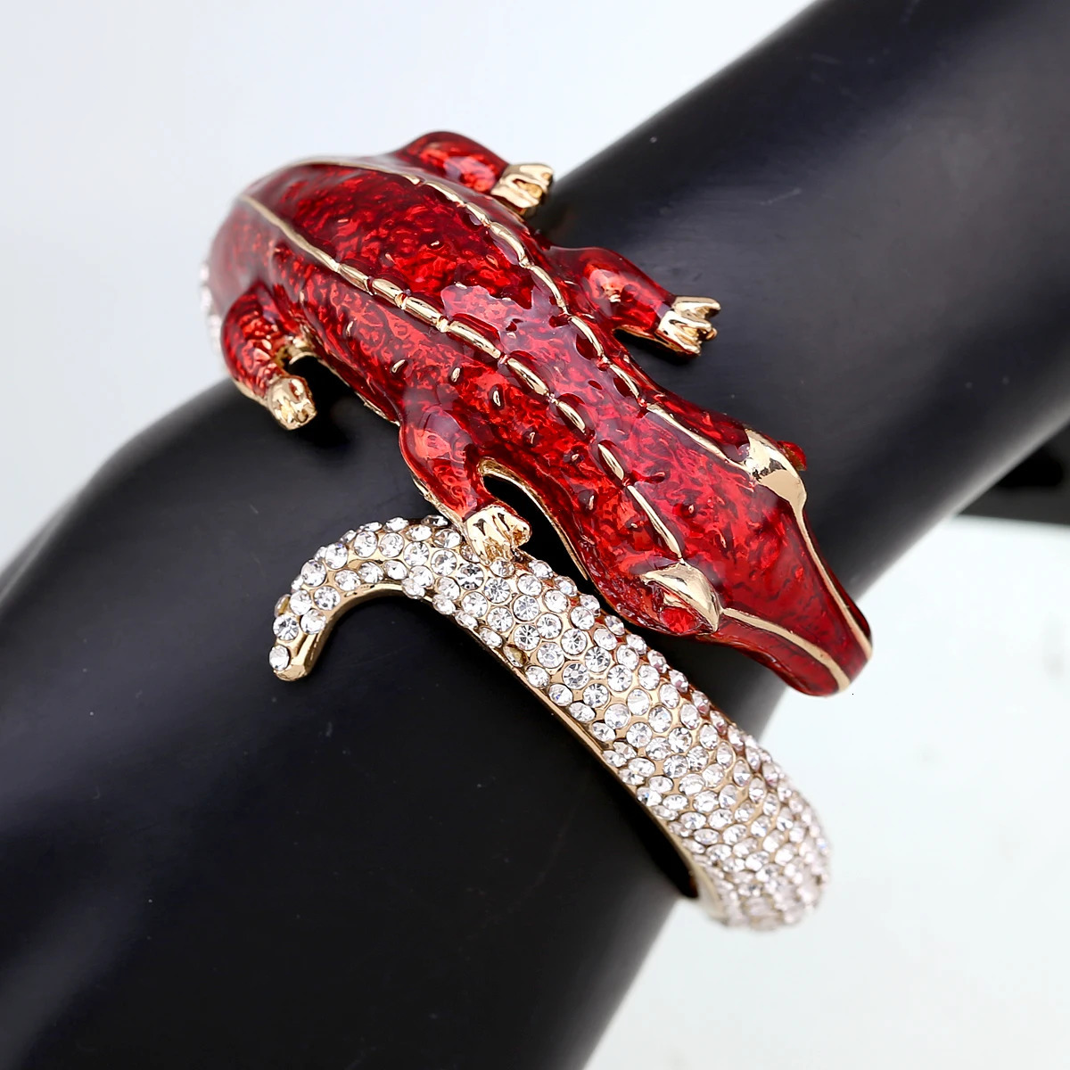 selling Fashion Cuff Bracelet Womens Gold Galvanized Declaration Animal Bracelet Direct BR-03126 250109