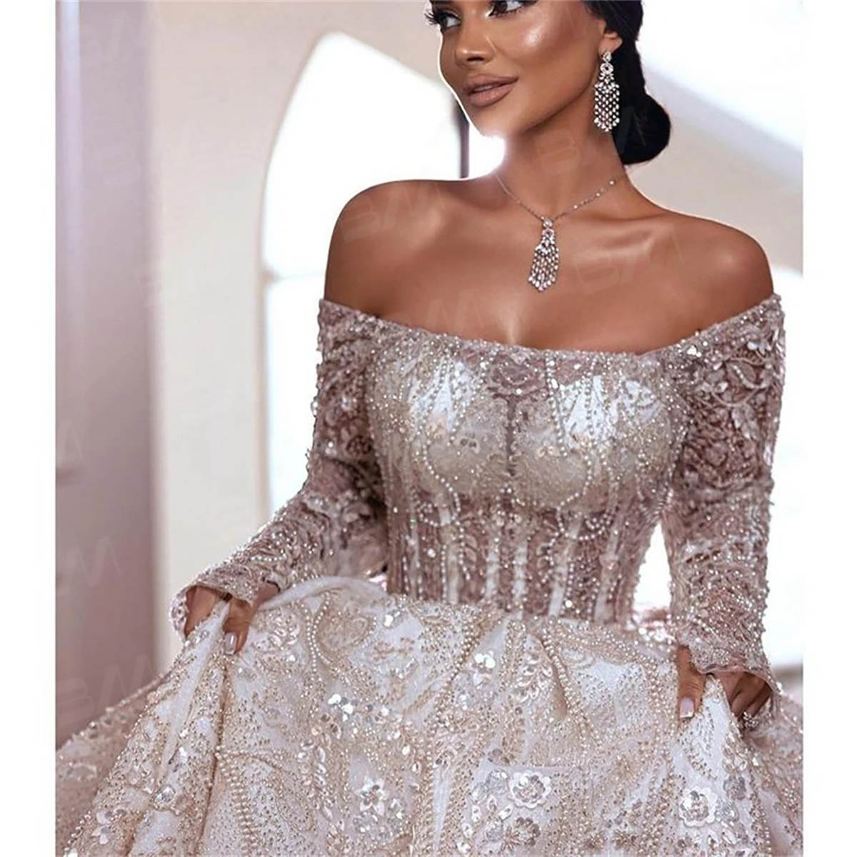 Luxury Ball Gown Wedding Dresses With Starpless Lace Appliques Sequins Gown Backless Custom Made Plus Size For Special Occasion Bridal Gown Vestidos D