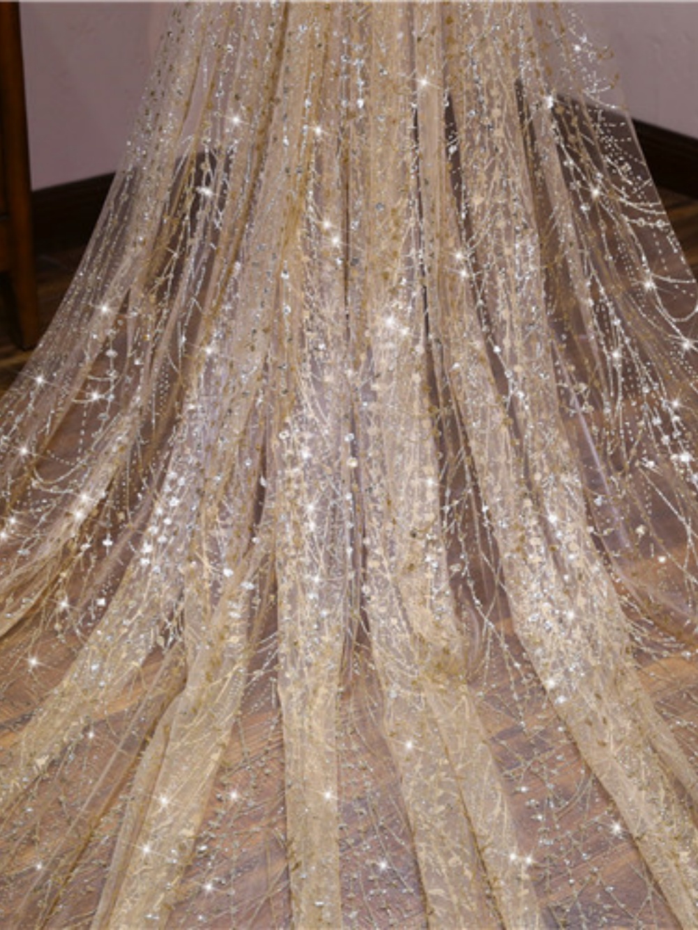 Sparkly Wedding Veil Bling Sequins One Layer Long Cathedral Length Veils Luxury Appliques Edge Customized Bridal Accessories