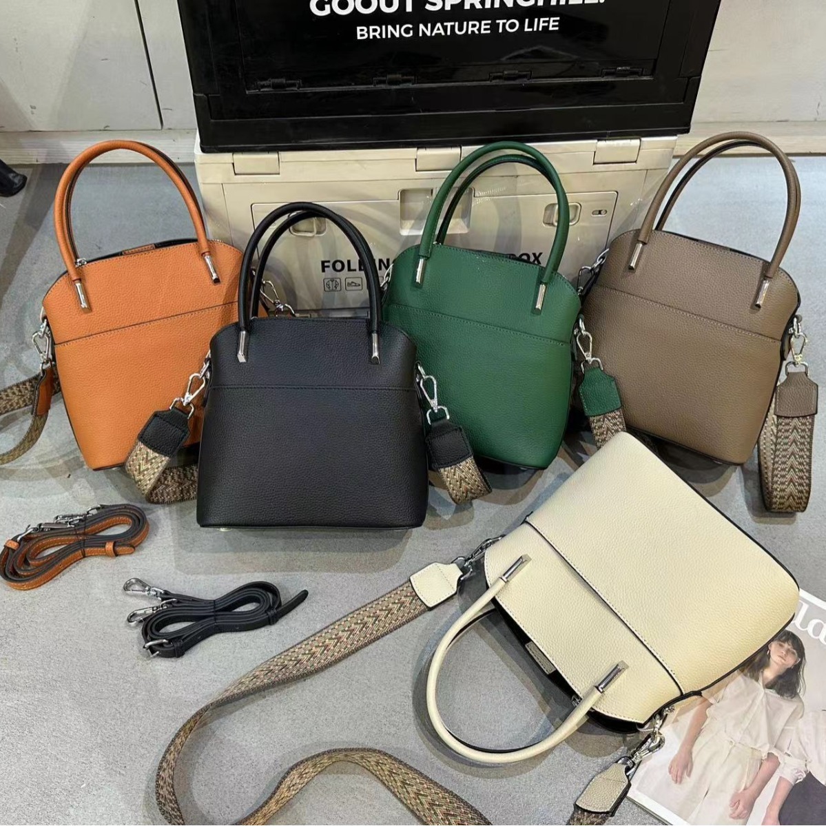Bag High End Western Style Small 2024 New Women's Popular Versatile Crossbody Fashionable Hand-Held Shell Bag