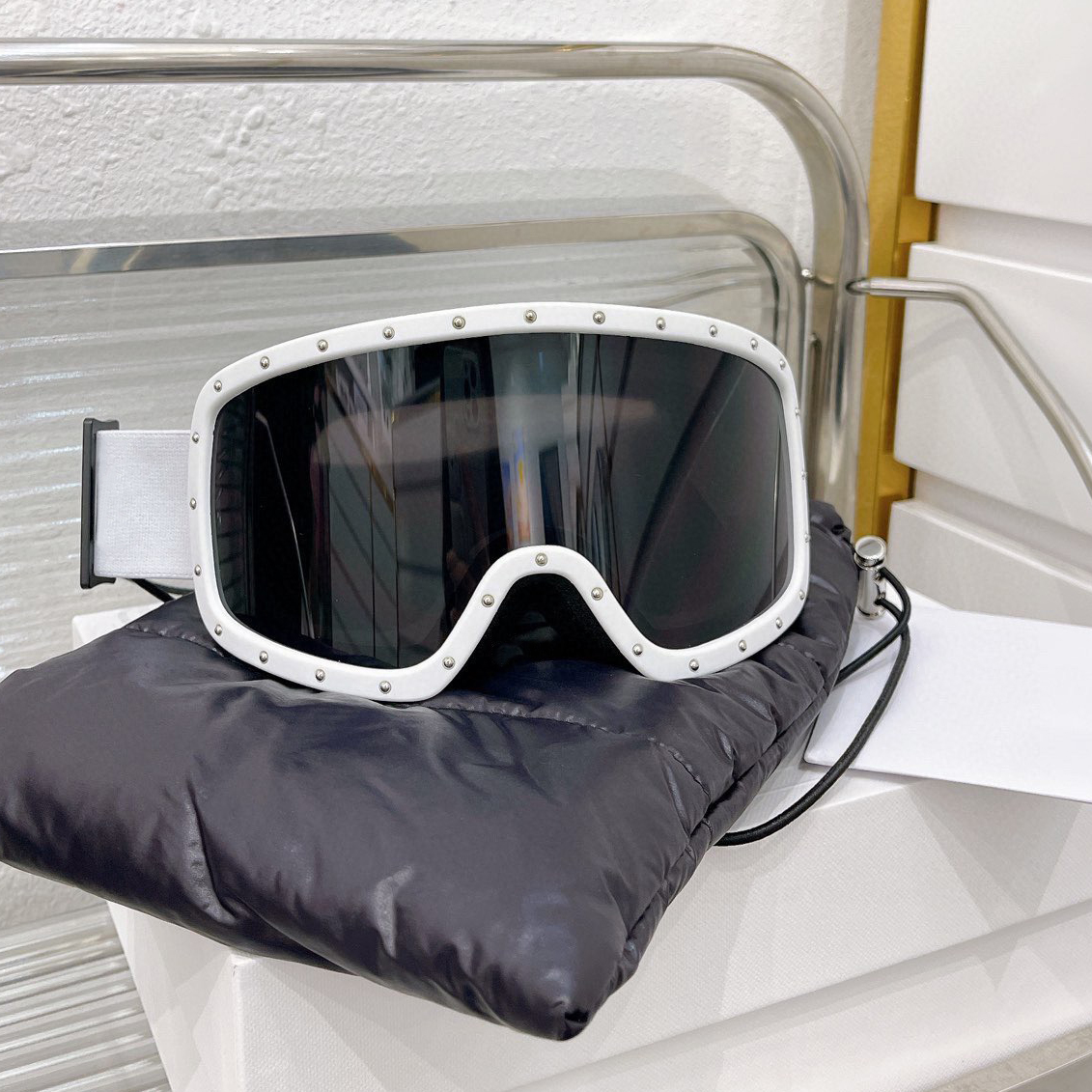 2025 With Box Ski G… - image