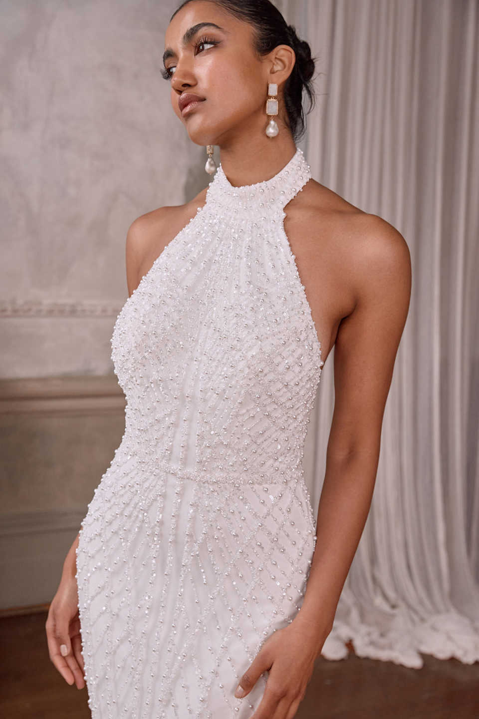 Stylish Wedding Dresses Halter Pearls Mermaid Bridal Gowns Sequins Backless Customized Sleeveless Princess Sweep Train Beach Bride Dress Vestidos De N