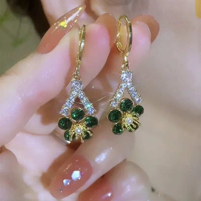 Summer Green Crystal Flower Earrings for Women Fashionable Personalized Daily Accessory Party Jewelry Birthday Gifts 250210