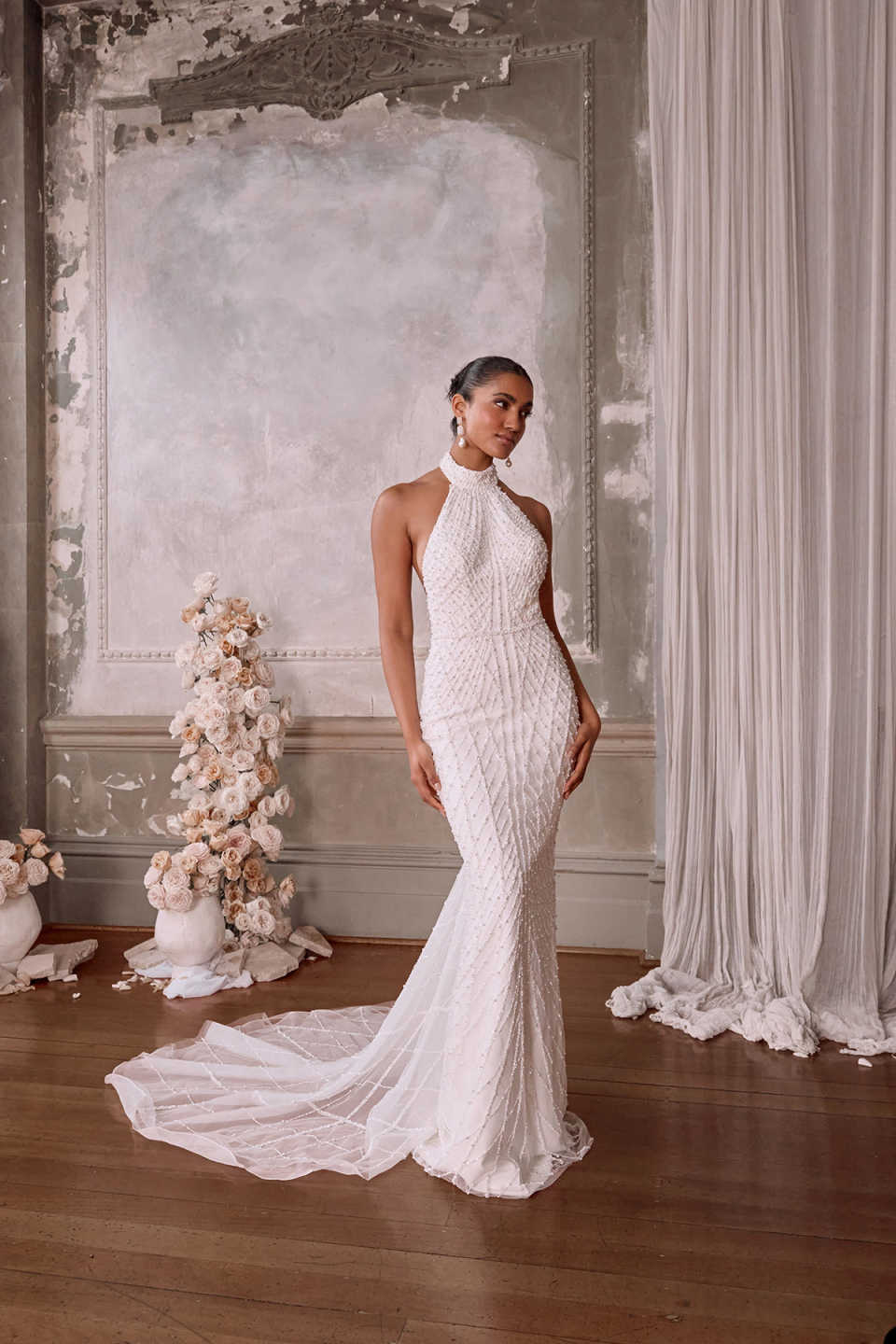 Stylish Wedding Dresses Halter Pearls Mermaid Bridal Gowns Sequins Backless Customized Sleeveless Princess Sweep Train Beach Bride Dress Vestidos De N