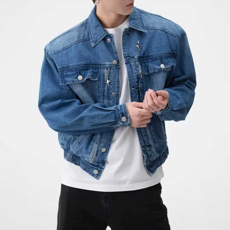 Mens Clothing American Vintage Blue Denim Jacket Loose Outwear Men Wide Shoulder Short Jeans Coats Casual Pockets High Streetwear X250213