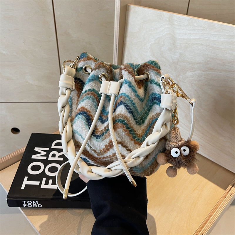 Bohemian style portable bucket for women in 2024, new trendy shoulder bag, high-end and stylish crossbody bag swissmilitary