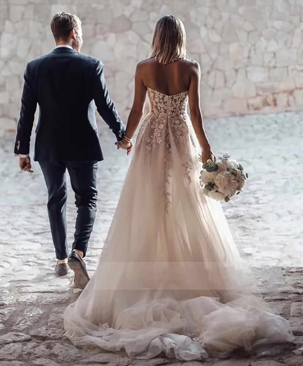 Sheer Lace 3D wers Applique A-Line Wedding Dress Strapless Tulle Dark Grey Beach Boho Bridal Gown with Crystals