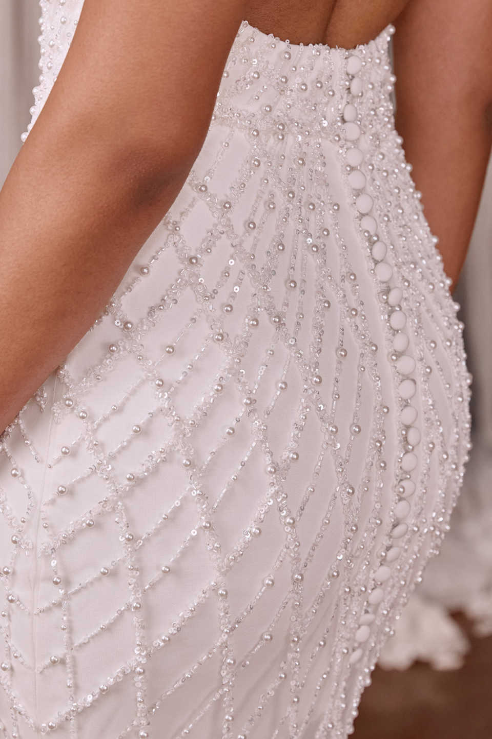 Stylish Wedding Dresses Halter Pearls Mermaid Bridal Gowns Sequins Backless Customized Sleeveless Princess Sweep Train Beach Bride Dress Vestidos De N