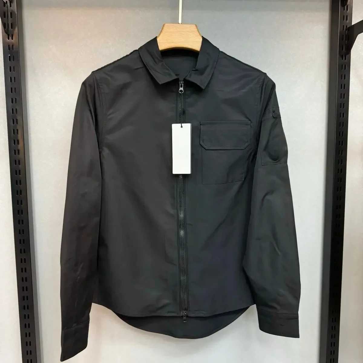 2024 New Nylon Couple Jacket Waterproof and Windproof Function Jacket Casual Lightweight Luxury Mens Wear X250213