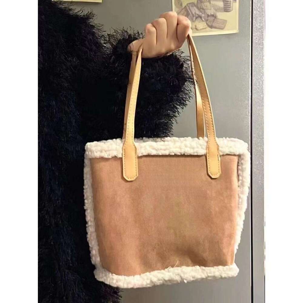 New Lamb Wool Winter New Retro Tote Bag, Fashionable And Versatile Single Shoulder Handbag