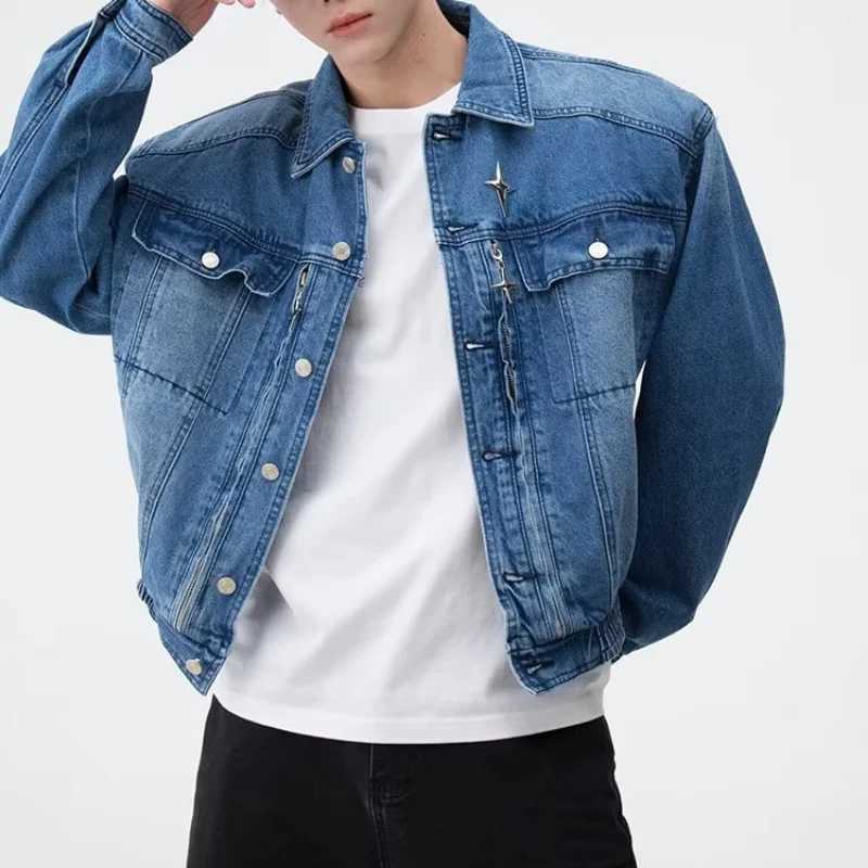 Mens Clothing American Vintage Blue Denim Jacket Loose Outwear Men Wide Shoulder Short Jeans Coats Casual Pockets High Streetwear X250213