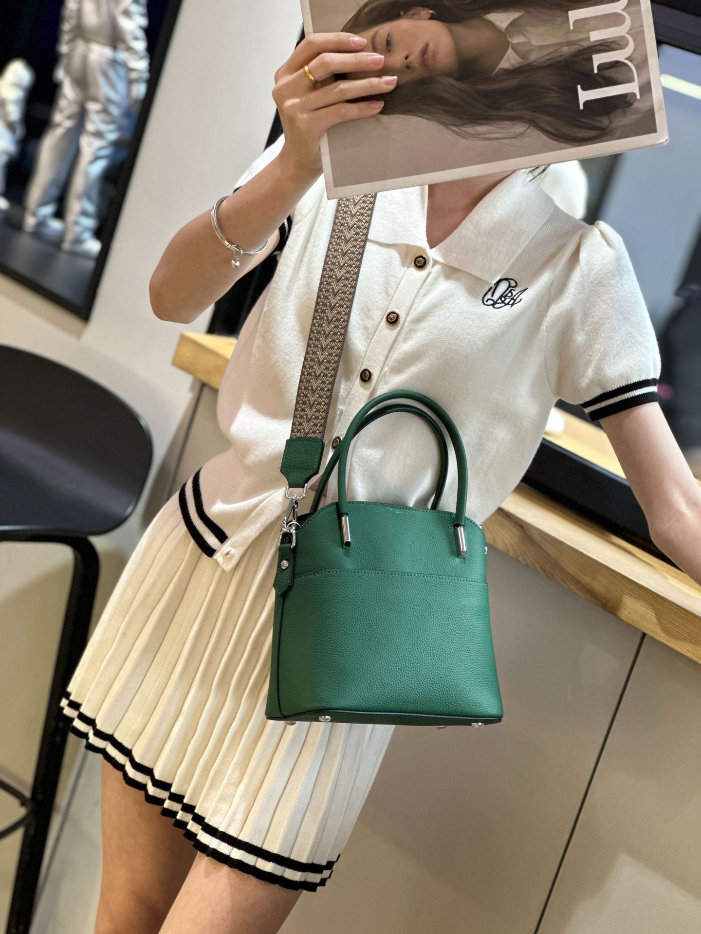 Bag High End Western Style Small 2024 New Women's Popular Versatile Crossbody Fashionable Hand-Held Shell Bag