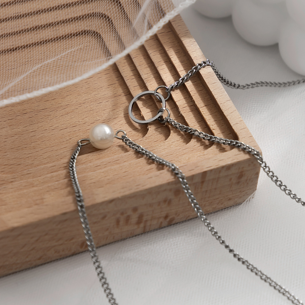 fashion Minimalist geometric stacked metal iron sweet and cool style collarbone chain, niche design, imitation pearl necklace