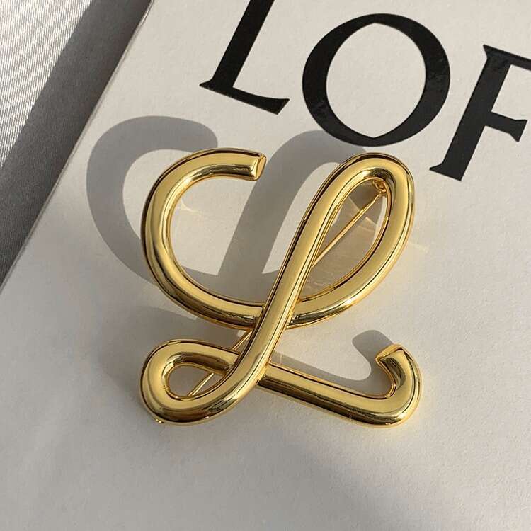 Luo Family Coldness Style Letter Middle Ages 2024 Brooch Ins High Grade Light Personalized Coat Clothes Women
