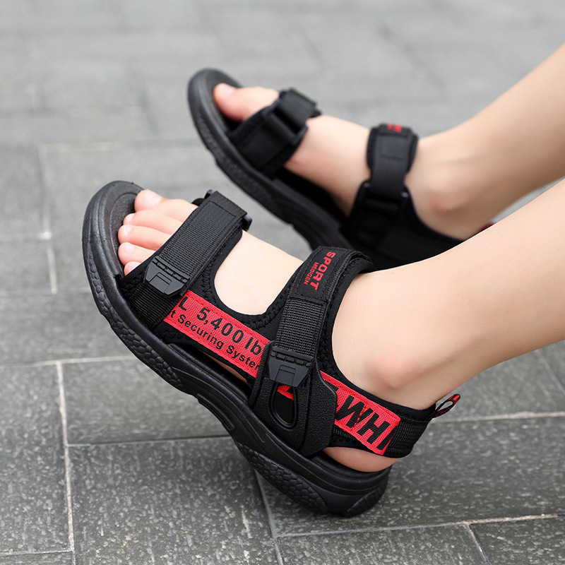 Sandals Boys Sandals 2024 Summer Childrens Sandals Fashion Lightweight Childrens Beach Shoes Solid Boys Shoes Trendy H250212