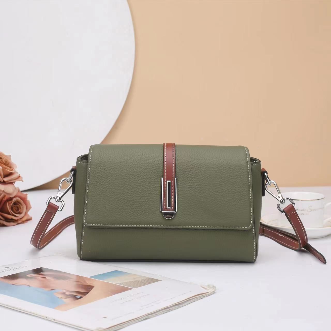 Bag Bag Women's Crossbody 2025 New Trendy Large Capacity Wide Strap Shoulder Fashion Versatile Soft Leather Small Bag
