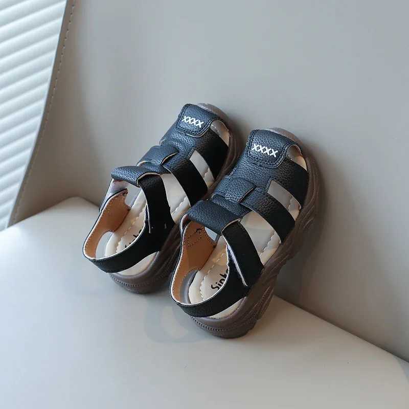 Sandals Baby Boys Summer Sandals Kids Beach Shoes Classic Fashion Hollow Toe-capped Anti-kick Toddlers Kindergarten Sandals Breathable H250212