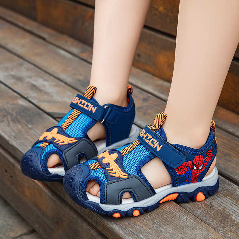Sandals Boys Baotou Sandals 2025 New Summer Childrens Spider Man Sandals Soft Bottom Non slip Primary School Beach Sandals H250212