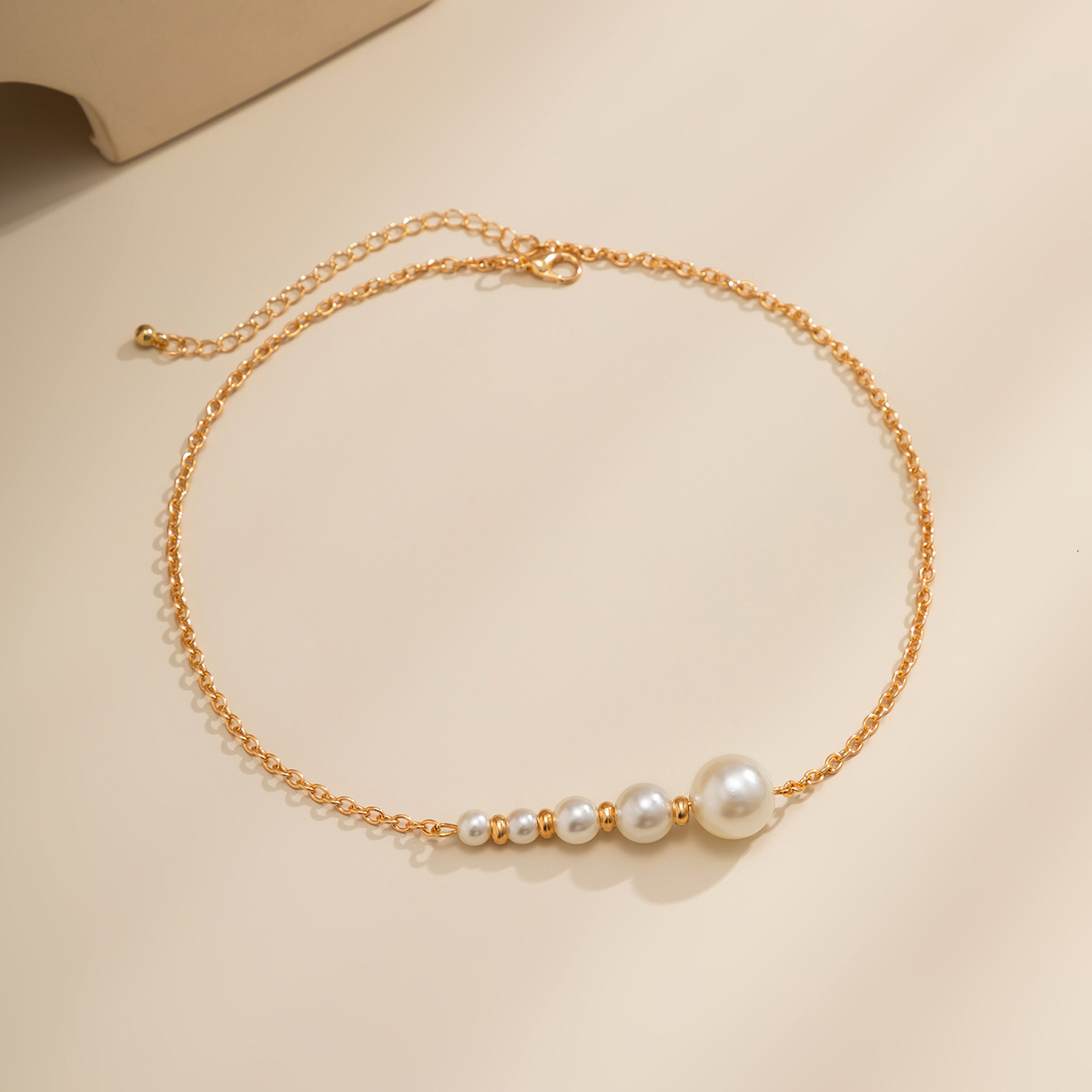 Woman fashion Jewelry minimalist design, single-layer collarbone chain, cool style, elegant and imitation pearl necklace for women