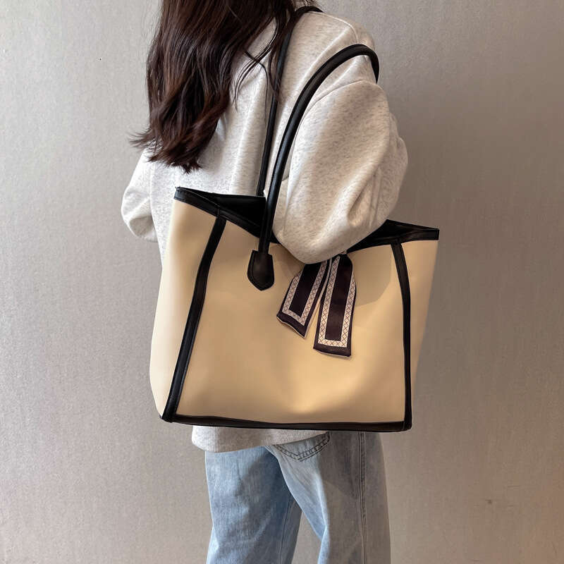2025 Large capacity tote bags for women single shoulder tote bag shopping bag new high quality commuting fashionable and versatile bag work tote