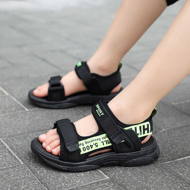 Sandals Boys Sandals 2024 Summer Childrens Sandals Fashion Lightweight Childrens Beach Shoes Solid Boys Shoes Trendy H250212