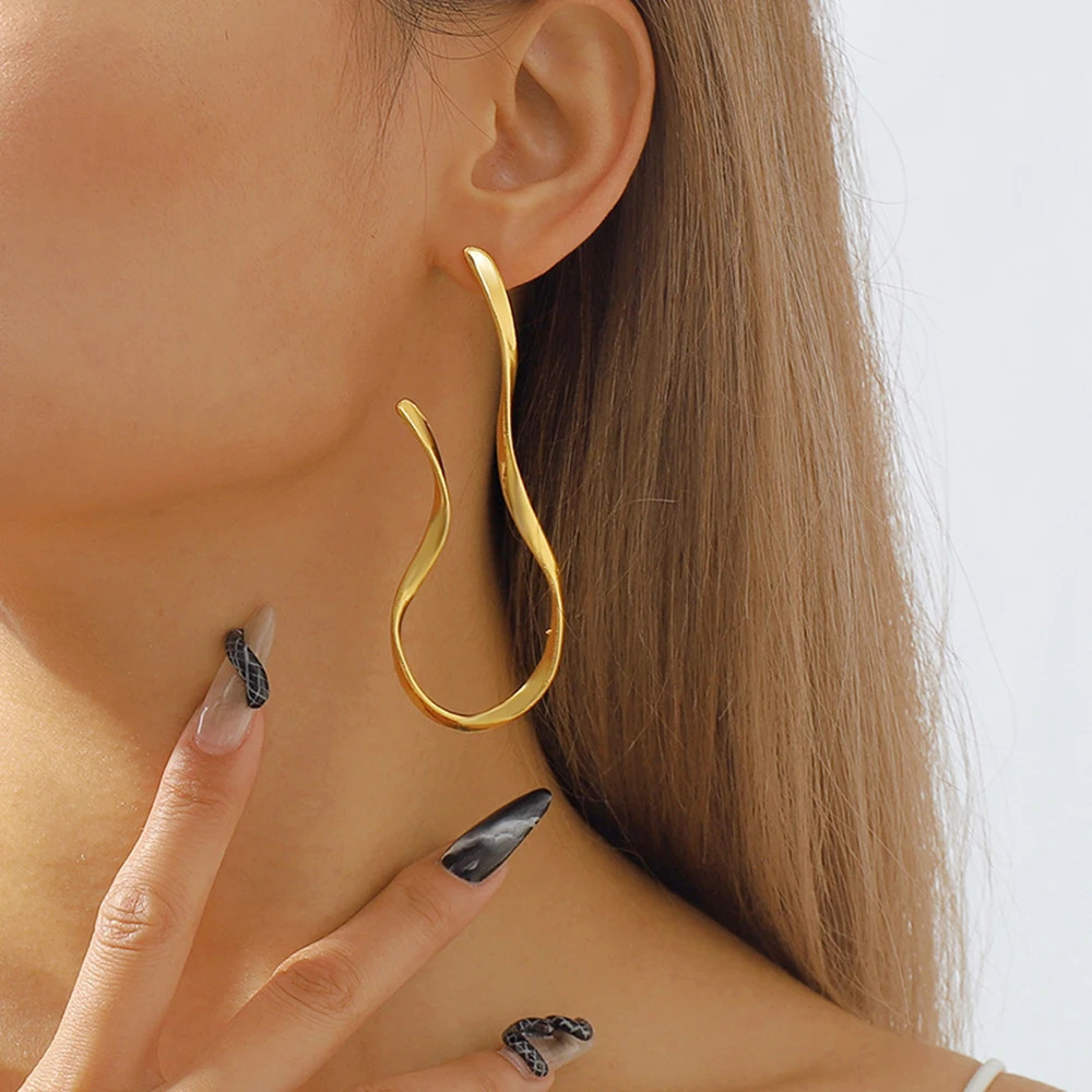 Exaggerated Irregular Line Large Pendant Earrings for Women Minimalism Asymmetric Distortion Personalized Accessories Fashion Jewelry 250210