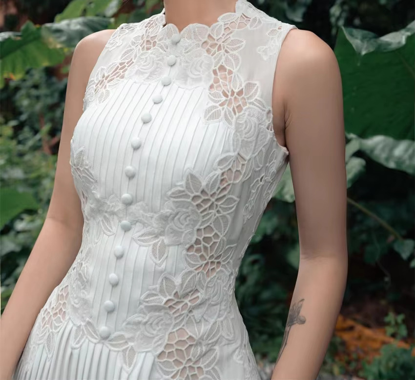 Fashion White Rose Wer Embroidery Pleated Dress 2024 New Summer Women O Neck Sleeveless Lace Patchwork Chiffon Midi Vestidos
