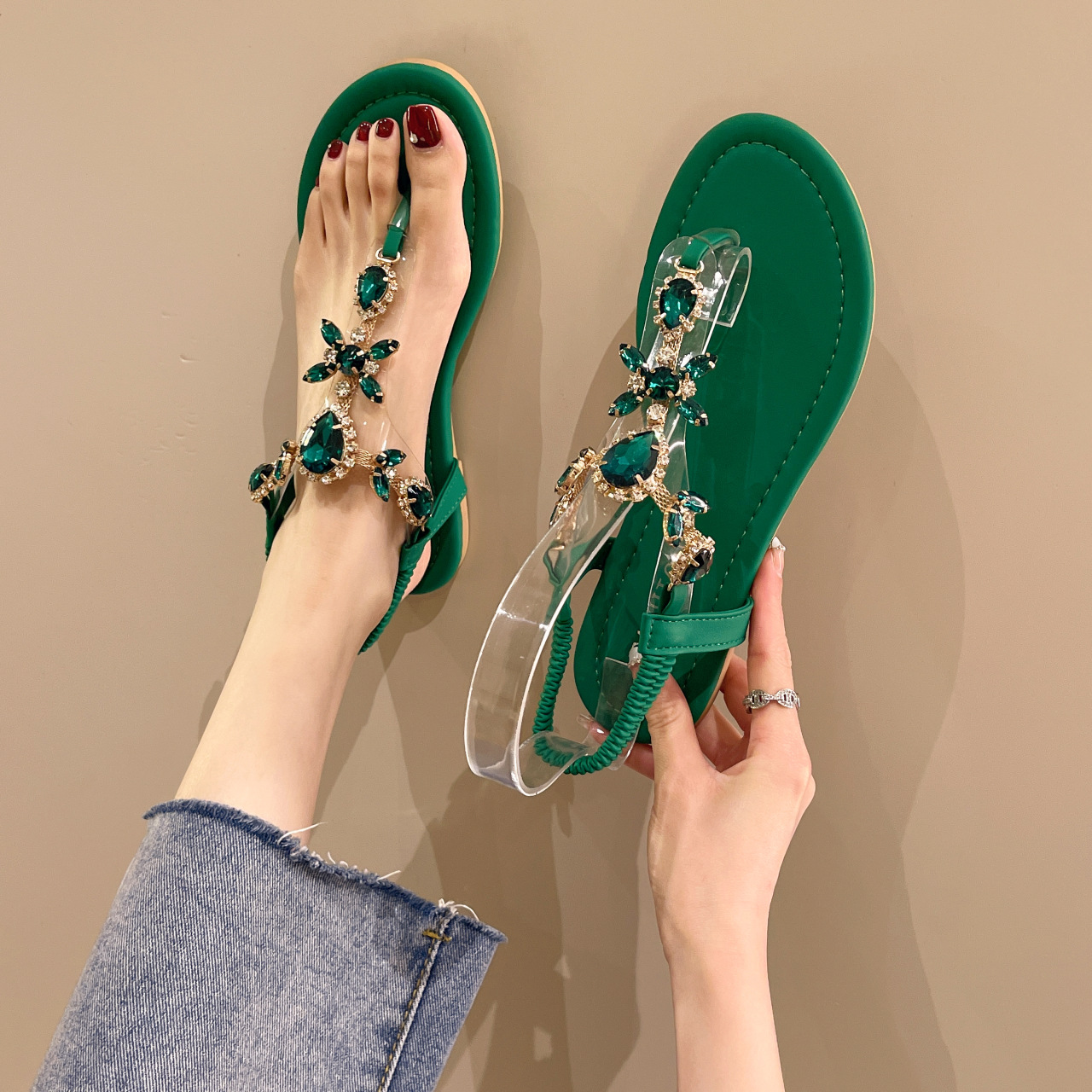 2025 new hot free shipping designer for womens flat sandals white green beige New beach shoes with trendy rhinestones