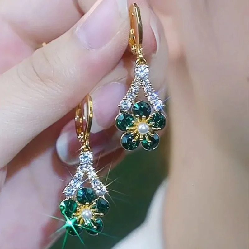Summer Green Crystal Flower Earrings for Women Fashionable Personalized Daily Accessory Party Jewelry Birthday Gifts 250210