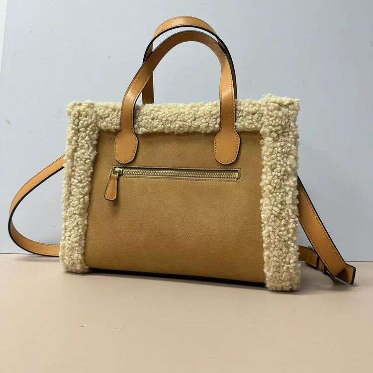 Lamb Wool New Women's Fashionable Plush Handbag