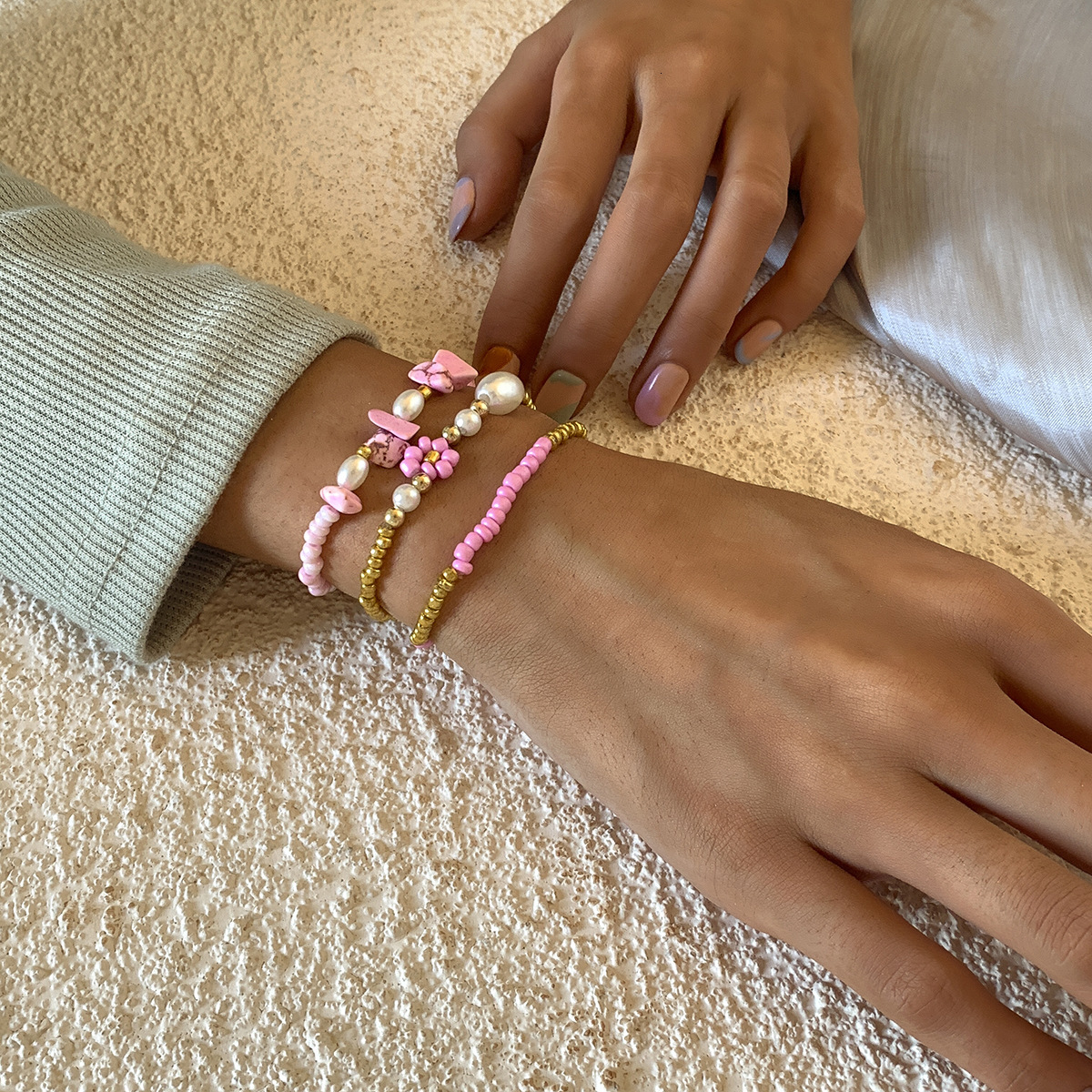 fashion Jewelry minimalist splicing rice bead bracelet, female ethnic style small daisy imitation designer pearl bracelet